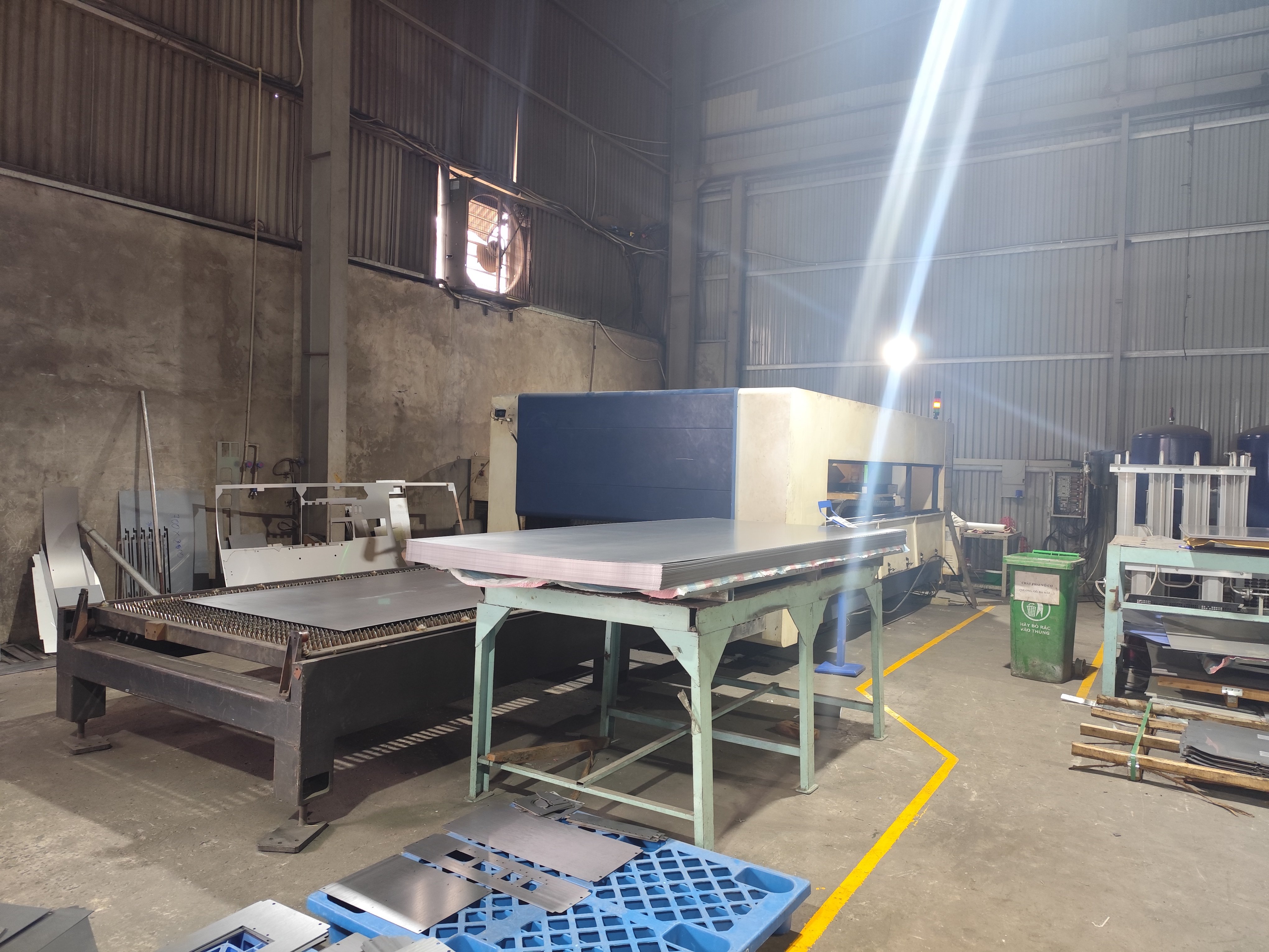 Laser cutting machine.jpg